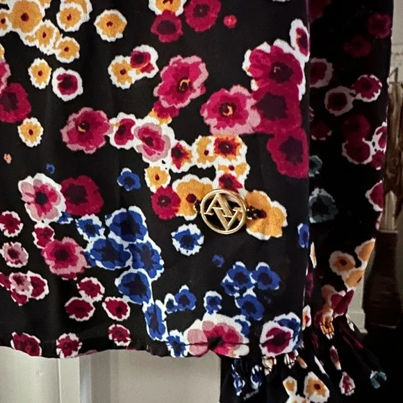 Adrienne Vittadini Floral Blouse Size S - Picture 6 of 6